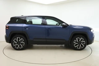 Jeep Compass Altitude 74 kWh | DEMO | 8 Jaar Speciale Garantie | Navigatie | Adapt. Cruise control | Climate control | Stoel- en stuurverwarming | Keyless | Zwart dak | 19" Lichtmetalen velgen / 10