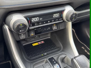 Toyota RAV4 2.5 HYBRID AWD BI-TONE PANO-DAK STOELVERW BLIND-SPOT 360° CAMERA PARK-SENSOREN APPLE/ANDROID EL-ACHTERKLEP / 33