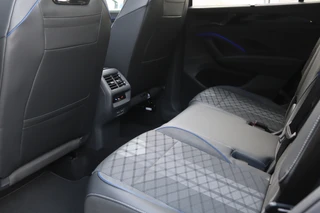 Volkswagen Tayron 1.5 eHybrid 272PK R-Line Black Style  IQ.Light/Pano/Keyless/360/DCC/ACC/Dodehoek/19"/Trekhaak wegkl. / 24
