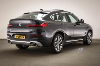 BMW X4 xDrive20i Business Edition Plus | PANORAMADAK | HEAD UP | HOUTAFWERKING | STUURVERWARMING | 19" / 2