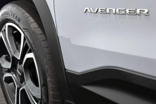 Jeep Avenger 1.2 e-Hybrid Summit Keyless Navigatie Elektrische Achterklep / 39