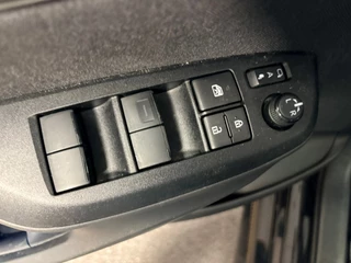 Toyota Yaris 1.5 Hybrid Style / LED / head-up / panoramadak / camera / keyless / 11