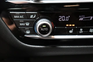 BMW 5 Series Touring 520i High Executive M Sport Pakket Automaat  / Navigatiesysteem Professional / Adaptieve LED-koplamp / Hifi / Climate Control / Parkeersensoren / Sfeerverlichting / Chrome Line / Sportstoelen / Cruise Control / Stoelverwarming / 31