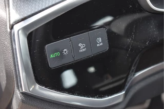 Audi Q3 45 TFSI e S edition S-Line 245 PK | NL-Auto | Keyless | Carplay | Virtual cockpit | DAB | Elekt.trekhaak | Full LED | Allweathers / 18