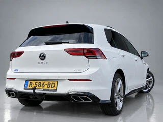 Volkswagen Golf 1.5 eTSI R-Line AUT  | dealer onderh. | panoramadak | stoel-/stuurverw. | keyless | trekhaak | carplay / 6