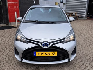 Toyota Yaris 1.5 Hybrid Aspiration / 17