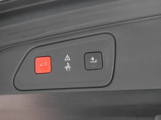 Peugeot 3008 1.2 PureTech Première | Elektrisch bedienbare achterklep | 19 inch velgen | Keyless entry en start | Dealer onderhouden | Navigatie | Zwart Dak | Climate control / 14