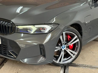 BMW 3-serie Touring 330e M-Sport Pro | LCI | Dravitgrau | 292PK | Plug-in Hybrid |Carplay | 19” | Harman Kardon | Trekhaak / 12