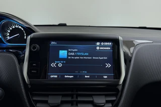 Peugeot 2008 1.2T Blue Lease Allure | 130PK | Trekhaak | Navigatie pakket | Climate control | Panorama dak | Climate Control | Camera achter | / 26