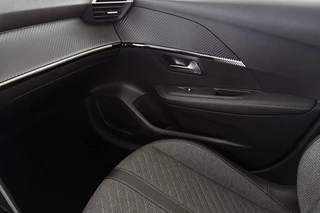 Peugeot 208 1.2 Hybrid 110 e-DCS6 Allure Achteruitrijcamera Apple CarPlay Navigatie / 34