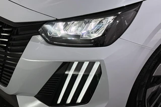 Peugeot 208 1.2 PureTech 100 Style / 18