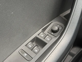 Skoda Karoq 1.5 TSI ACT Business Edition, trekhaak, stoelverwarming, navigatie, climaat controle / 27