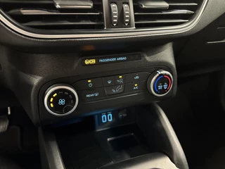 Ford Focus 1.0 EcoBoost Trend Edition Business CAMERA CARPLAY NAVI LM. / 33