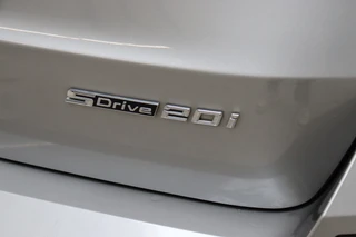 BMW X1 sDrive20i Executive M Sport Pakket Automaat  / Live Cockpit Professional / Shadow Line / Comfort Access / Head-Up Display / Adaptieve LED / 18 Inch / Parking Assistant Plus / Innovation Pack / Elektrisch Verstelbare Voorstoelen / Extra Getint Glas / 12
