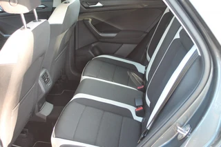 Volkswagen T-Roc 1.5 TSI Sport 150pk Stoel/stuur verwarming / afneembare trekhaak. / 22