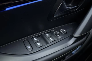 Peugeot 208 1.2 Hybrid 145 e-DCS6 GT | Climate & Cruise Control | Achteruitrij camera | AppleCarplay/Android Auto | / 18