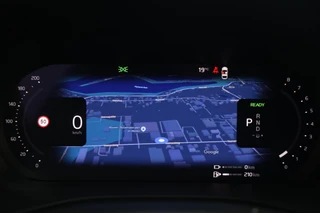 Volvo XC60 T6 Recharge AWD Plus Dark | Stoelverwarming | Trekhaak |  Parkeercamera | Panoramadak  | Longe Range | Pilot Assist | BLIS | Leder | Glossy Black | Keyless / 21