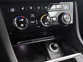 Škoda Superb Combi 1.4 TSI iV Business Edition Camera | CarPlay | Stoelverwarming | Cruise Control / 15