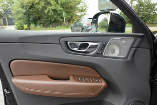 Volvo XC60 2.0 PHEV T6 AWD Inscription|Stuur-Stoelverw.+Vent.|Bowers & Wilkins|Camera|ACC|Pano| / 17
