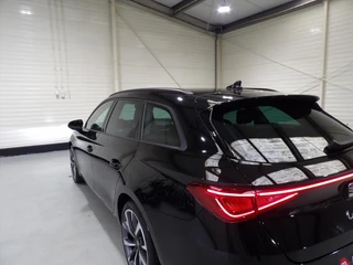 SEAT Leon Sportstourer 1.5 TSI 150pk FR Business Intense / 12