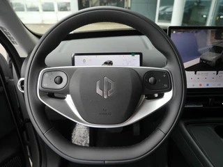 Leapmotor B03X ProMax Design 53 kWh 382KM WLTP l Hoge Zit & Verrassend Ruim! l Stoel- en Stuurwielverwarming l 360 Camera l Wireless Apple Carplay & Android Auto l Full-LED l 14,6'' Display l 18'' Lichtmetalen Velgen / 18