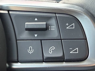 Jeep Avenger 100pk Altitude (Camera - Keyless Entry - Adaptieve Cruise Controle - Elektrische Klep - JBL - LED - 17"incl 4S - Automatische Airco - Navigatie) / 23