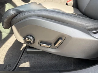 Volvo XC60 2.0 T8 Plug-in hybrid AWD Plus Dark / 20