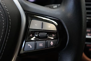 BMW 5 Serie Touring 520i High Executive Luxury Line Automaat  / Live Cockpit Professional / Laser Light / Cruise Control / Achteruitrijcamera / Stoelverwarming / Climate Control / Comfort Stoelen / Parking Assistant / 18 Inch / 35