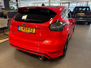 Ford Focus 1.5 Red Edition / navi / cruisecontrol / nieuwe motor / super nette staat / 7