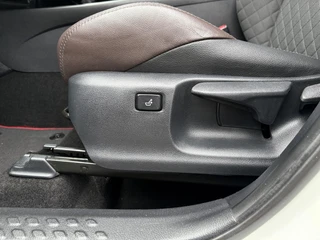 Toyota C-HR 1.8 Hybrid Executive / 13