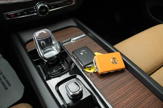 Volvo XC60 2.0 T6 PHEV Long range AWD Ultimate Dark|Luchtvering|Massage|Stoel+stuurverwarming|stoelverkoeling|HUD|Pano|Pilot assist| / 27