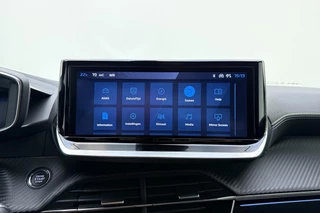 Peugeot e-2008 EV GT 54 kWh | Achteruitrijcamera | Dakrails | Cruise control | Climate control | Navigatie | Stof/lederen bekleding | 16" lichtmetalen velgen | Apple/Android carplay | 400km WLTP | 100% Elektrisch / 28