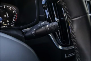 Volvo V60 2.0 B4 Momentum Business  | Pano | Harman Kardon | / 41