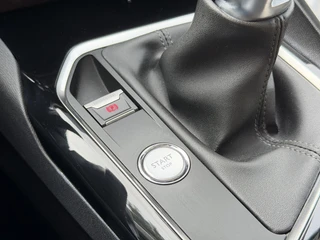 Peugeot 3008 Première 1.2 PureTech 130PK Navigatie, Achteruitrijcamera, Keyless, Elektrische Kofferklep, Trekhaak, Apple Carplay, Android Auto / 32