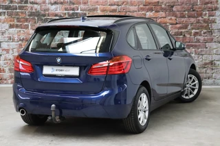 BMW 2 Series Active Tourer 218i Executive Automaat  / Navigatie / Trekhaak / Panoramadak / LED / Achteruitrijcamera / Climate Control / Parkeersensoren voor+achter / Cruise Control / Bluetooth / 32