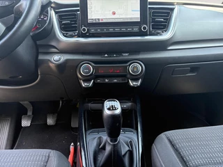 Kia Stonic 1.0 T-GDi MHEV DynamicPlusLine | Cruise Control | Climate Control | Navigatie | Camera | LM Velgen | Parkeersensoren | / 19