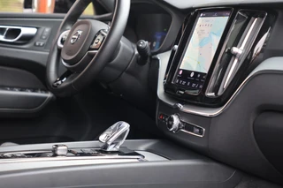 Volvo XC60 T6 Recharge AWD Plus Bright | Stoelverwarming | Trekhaak | 360° Camera |  Long range  | Pilot Assist |  BLIS  | Keyless / 30