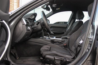 BMW 3-serie Touring 318i Corporate Lease Executive | M Sport pakket | Stoelverwarming | LED | Navigatie Professional | Bluetooth | Sportstoelen | M-sportstuur | PDC | Shadow Line / 14