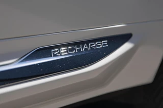 Volvo XC60 2.0 T6 Plug-in hybrid AWD Core Bright Long Range|Panorama / 19