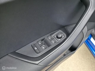 Skoda Karoq 1.5 TSI ACT Sportline / Trekh. / Carplay / Luxe / 37
