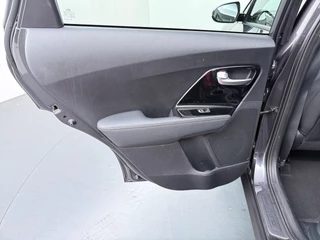 Kia Niro 1.6 GDi Hybrid DynamicPlusLine  - Stoel / Stuurwielverwarming - Climate Control - ACC - Trekhaak - Achteruitrijcamera - Fabrieksgarantie tot 02-2028 / 36