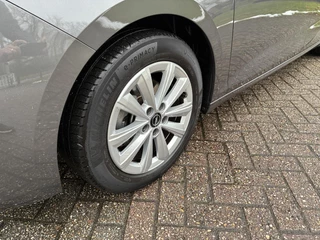 Opel Astra 1.2 Turbo 110pk Business Edition | Navigatie | Achteruitrijcamera |  Adapt. Cruise control | Stoel & stuurverwarming | AGR Comfortstoel | Keyless | Parkeersensoren / 24