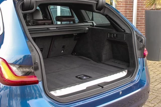 BMW 3-serie Touring 320e High Executive Sport Line | 1e eigenaar | NL auto | Driving Assistant | HiFi audio | LED | 18 inch | Stoelverwarming | DAB | Carplay | Navigatie | PDC / 32