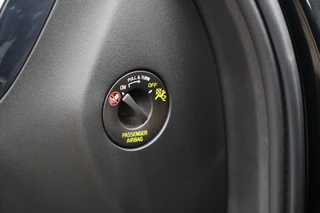 Volvo XC60 T6 Recharge AWD Plus Bright | Stoelverwarming | Trekhaak | 360° Camera |  Long range  | Pilot Assist |  BLIS  | Keyless / 48
