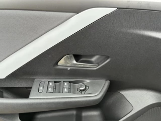 Opel Astra 1.2 Turbo 110pk Business Edition | Navigatie | Achteruitrijcamera |  Adapt. Cruise control | Stoel & stuurverwarming | AGR Comfortstoel | Keyless | Parkeersensoren / 34
