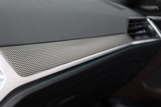 BMW 4 Serie Cabrio 430i High Executive M Sport Pakket Automaat  / Live Cockpit Professional / Harman Kardon / Air Collar / Leder / Head-Up Display / 19 Inch / M Sportremsysteem / Driving Assistant Professional / Safety Pakket / Laserlight / CoPilot Pack / Shadow Line / 38