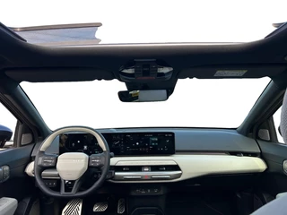 Kia EV4 Hatchback GT-PlusLine 81.4 kWh | Schuif/kanteldak | Lederen bekleding | 360 Graden camera | Head up display | Elektrische achterklep | Elektrische stoel verstelling met geheugen | Stoel verwarming + ventilatie voor | Dodehoek camera | Draadloze oplader / 33