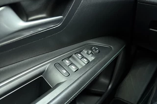 Peugeot 3008 1.2T 130PK Blue Lease Allure | Elektr. achterklep | Achteruitrijcamera | Navigatie | Apple Carplay/Android Auto | Keyless / 18