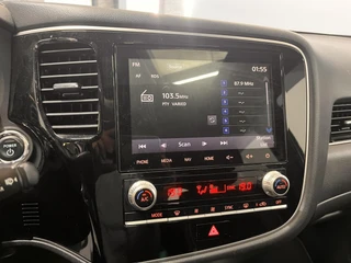 Mitsubishi Outlander 2.4 PHEV Intense+ Automaat / Luxe Lederen bekleding / elektrische kofferklep / Trekhaak / Achteruitrijcamera / 13