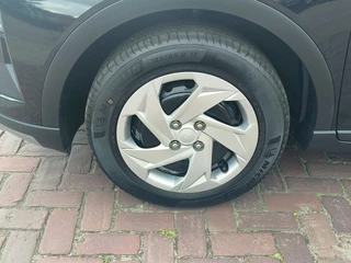 Hyundai Bayon 1.0 T-GDI Comfort Smart  Rijklaar + Fabrieksgarantie “Sinds 1970 | 5.000+ reviews | Score 9,5 | Service zoals ’t hoort” Henk Jongen Auto's in Helmond,  al 50 jaar service zoals 't hoort! / 20